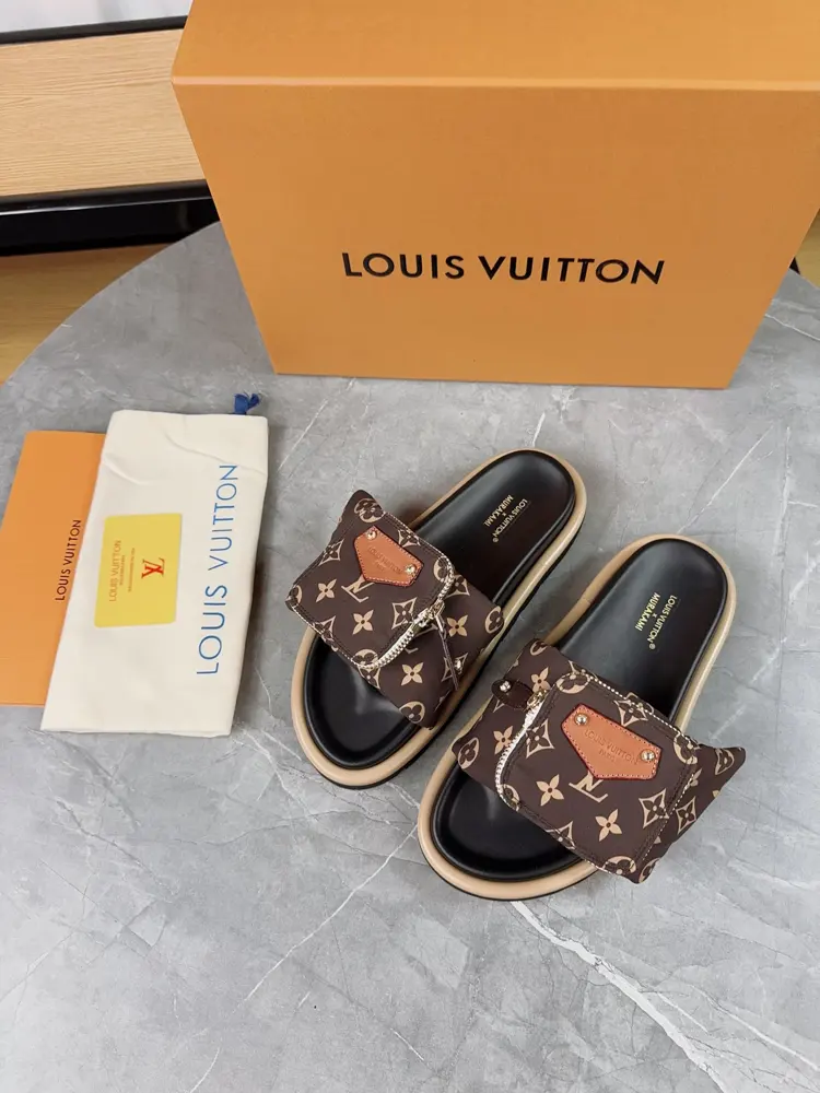 Louis Vuitton embossed logo sandals This Pool Pillow Comfort flat sandal
