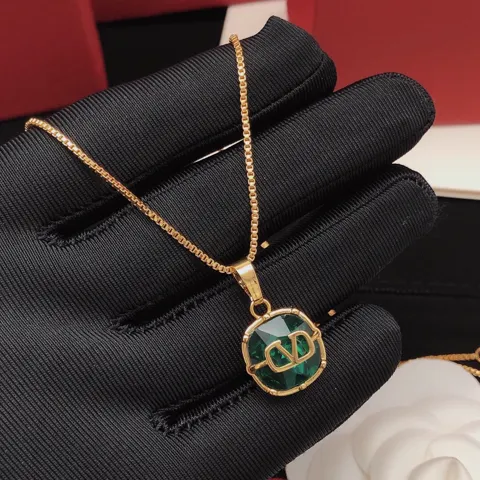 Valentino pendant diamond necklace