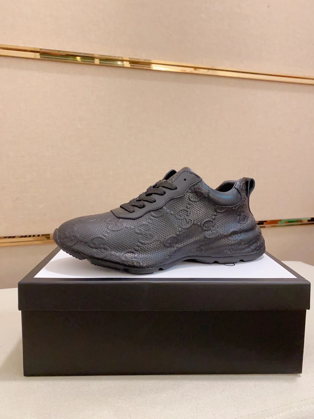 Gucci casual and fashionable men’s shoes