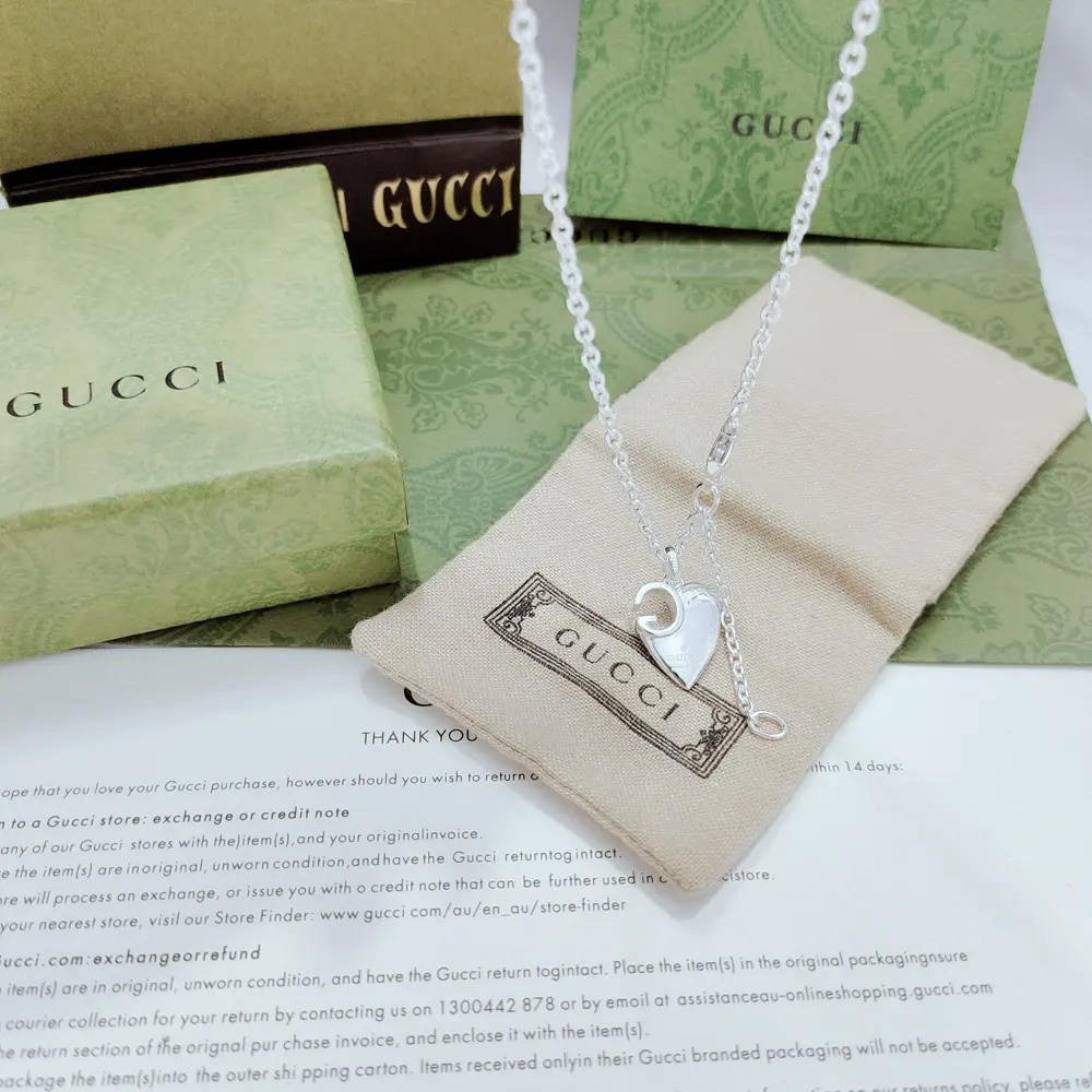 GUcci heart-shaped double G pendant Inspired by LOGO’s glorious 70s collection design