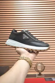 Prada leather casual shoes are launched on the official website at the same time
