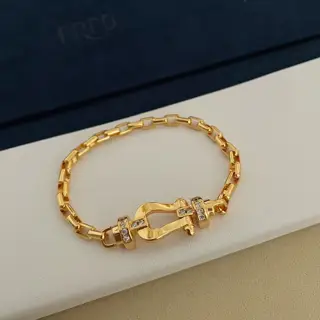 FRED Half diamond horseshoe clasp bracelet