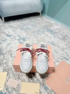 Miu Miu Miu’s new popular dirty shoes lace-up old white shoes