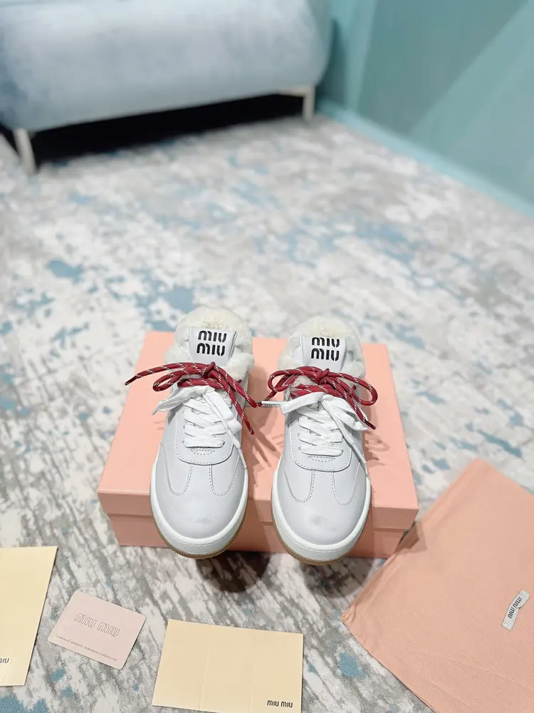 Miu Miu Miu’s new popular dirty shoes lace-up old white shoes