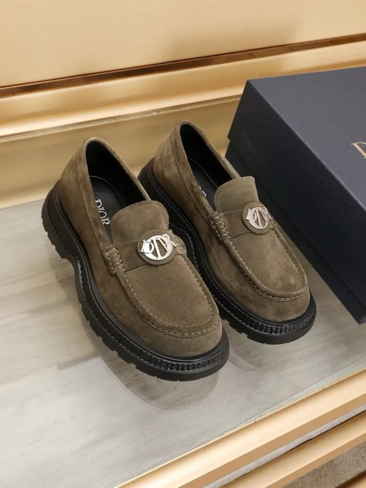 Dior classic loafers combine classic shoe style with retro California style. Slip-on design