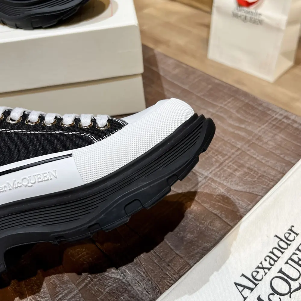 McQueen thick-soled couple thick-soled canvas dad shoes