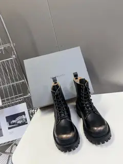 Balenciaga new Balenciaga | New autumn and winter couple high tops. Distressed retro style