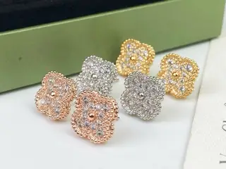 Van Cleef & Arpels four-leaf clover full diamond earrings