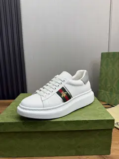 Gucci casual fashion men’s shoes The upper