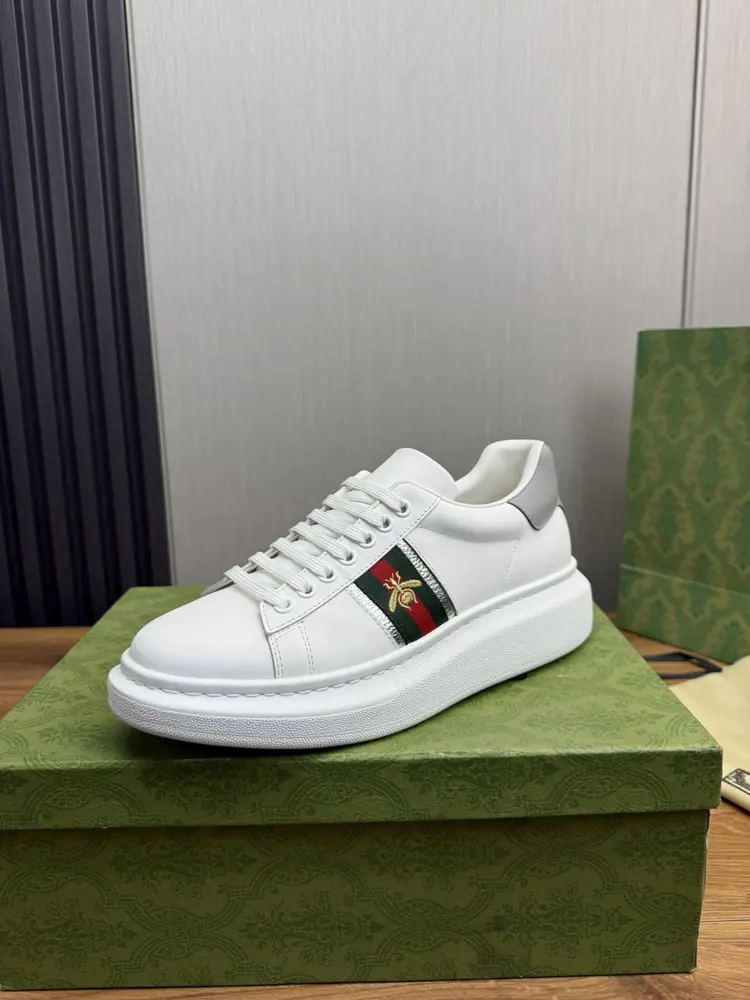 Gucci casual fashion men’s shoes The upper
