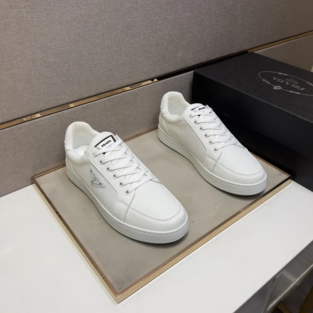 Prada men’s casual shoes are on sale at the same time as the 2025z cabinet. The upper