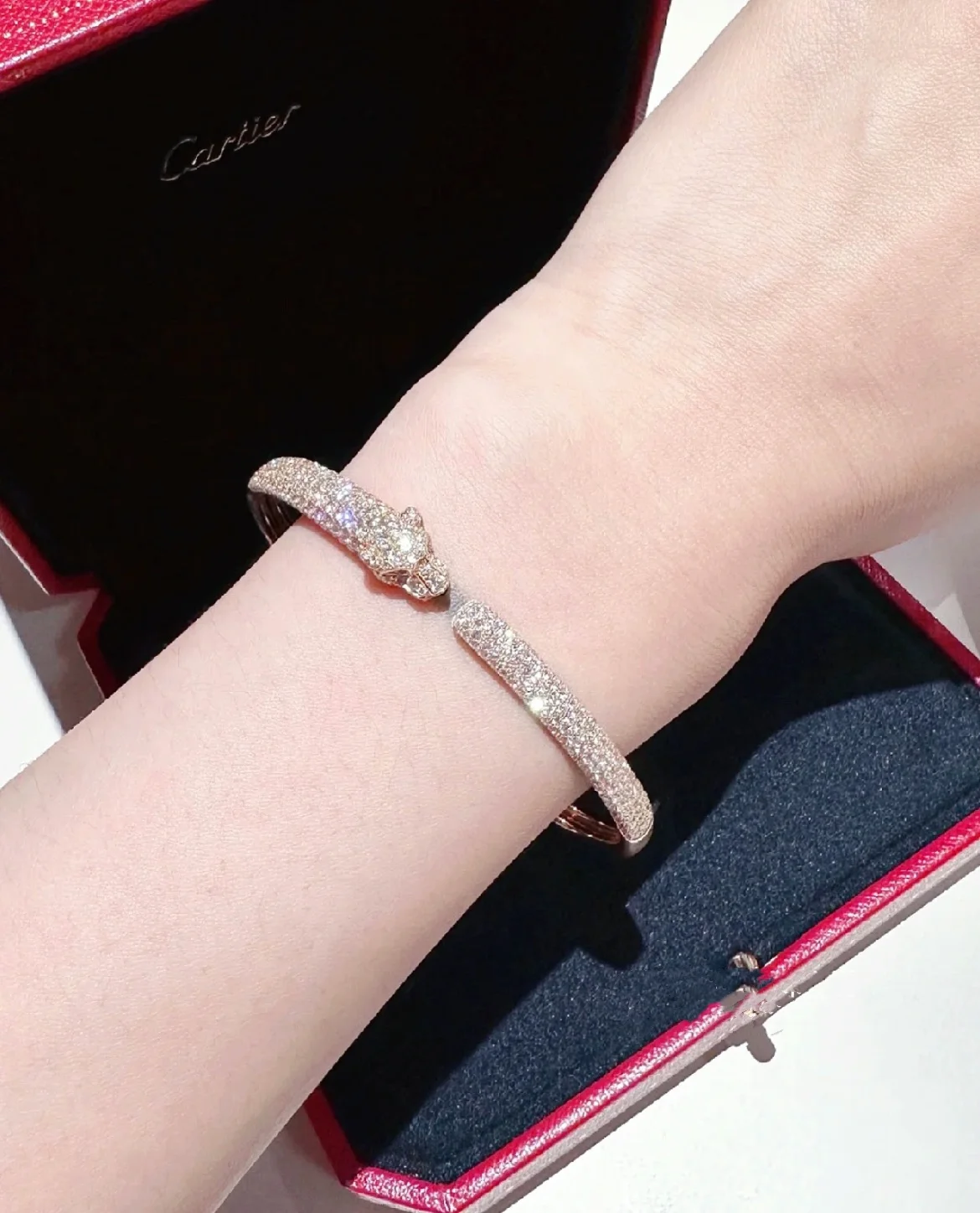 Cartier CNC hand-set diamond Cartier thin version half diamond leopard bracelet