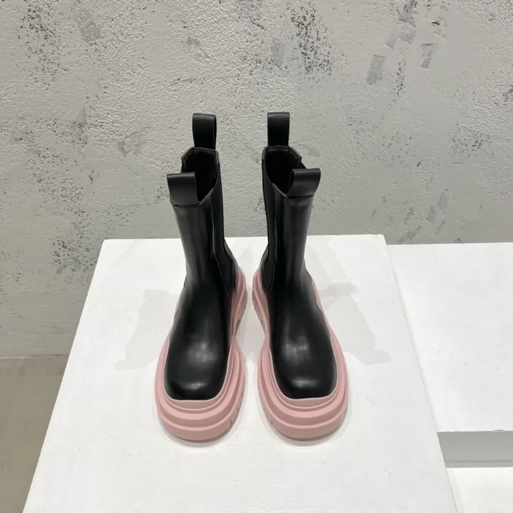 BOTTEGA VENETA Couple’s Short-barrel Wave-bottom Series Martin Boots
