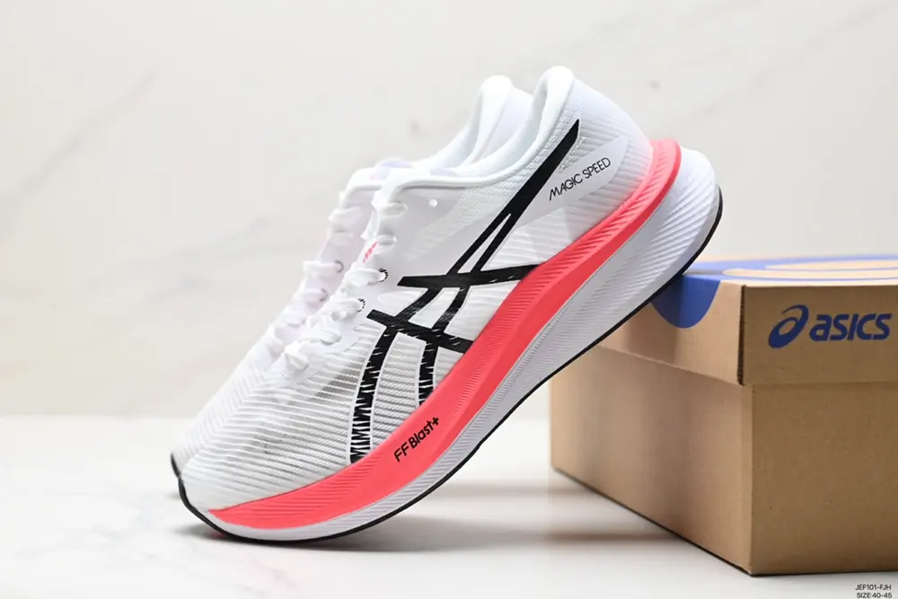 Asics GEL-NIMBUS 26 stable running shoes have a double-layer jacquard mesh design on the 1011B703-100