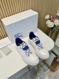 With mesh lining and checkered laces