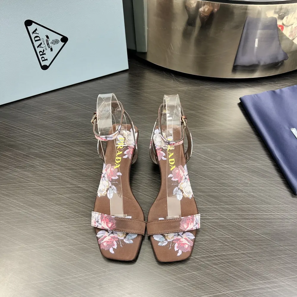 Prada’s latest spring and summer catwalk hot-selling sandal series