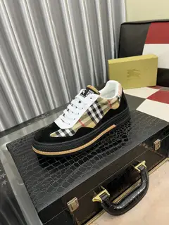 BURBERRY Classic Casual Shoes