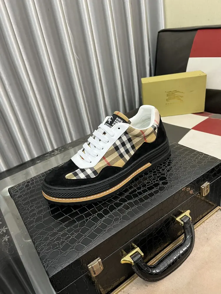 BURBERRY Classic Casual Shoes