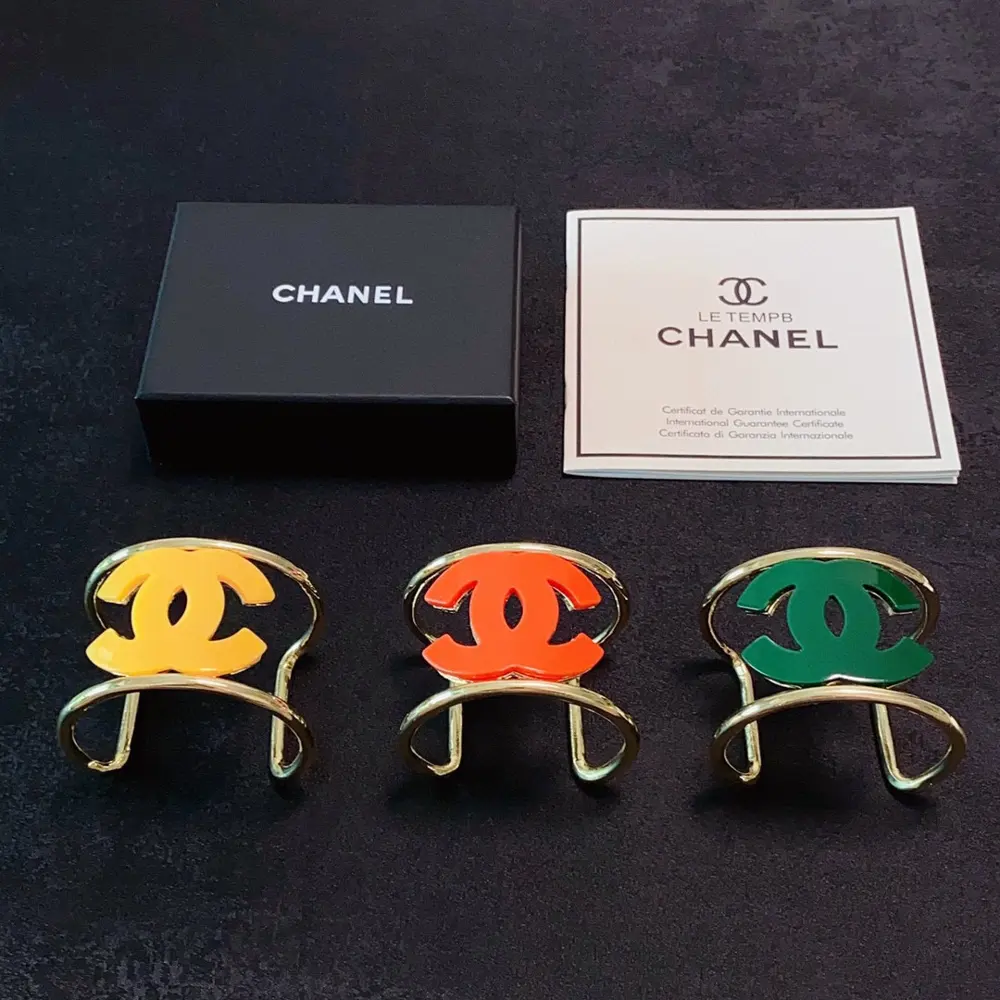 Chanel logo green