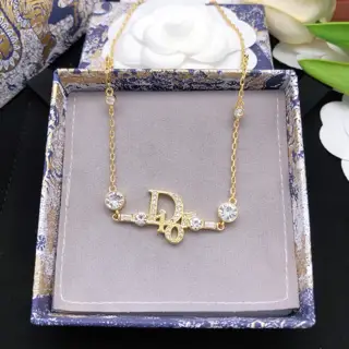 Dior’s new JADIOR letter necklace hot-selling recommendation