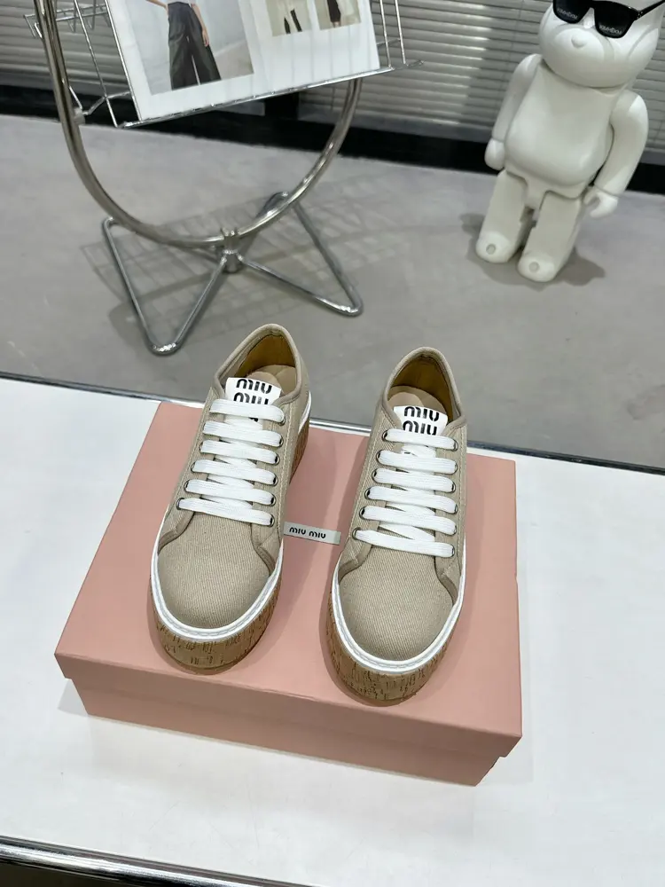 Miu Miu Miu’s latest thick-soled casual white shoes are now available
