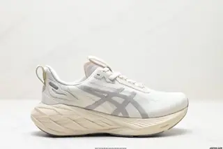 Asics Novablast 4 lightweight running shoes 1012B688-020