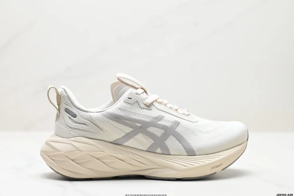 Asics Novablast 4 lightweight running shoes 1012B688-020
