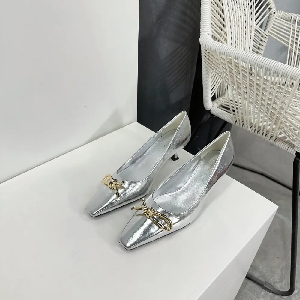 Salvatore Ferragamo 24 Early Spring Series New Products Signature Bow Hardware Buckle Flats