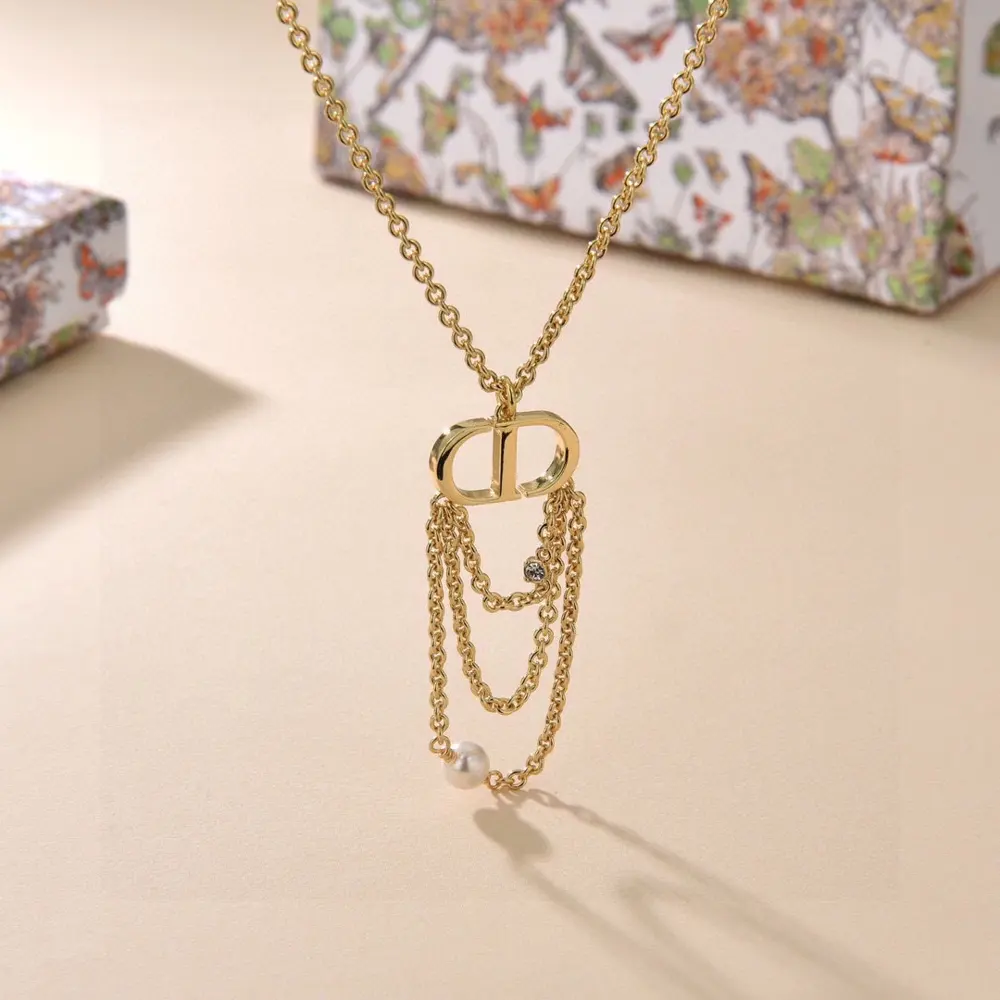 Dior The new Dior letter necklace is loved by all the top brands. The metal texture