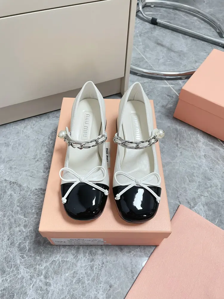 MIUMIU show model