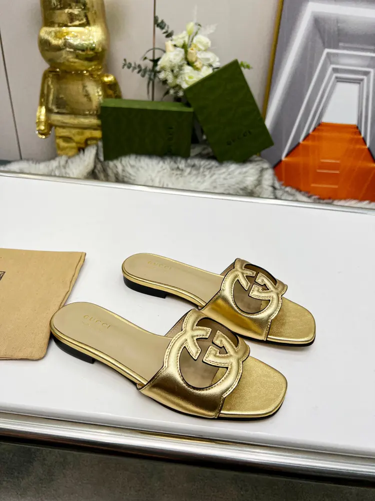Gucci’s latest hit flat slippers