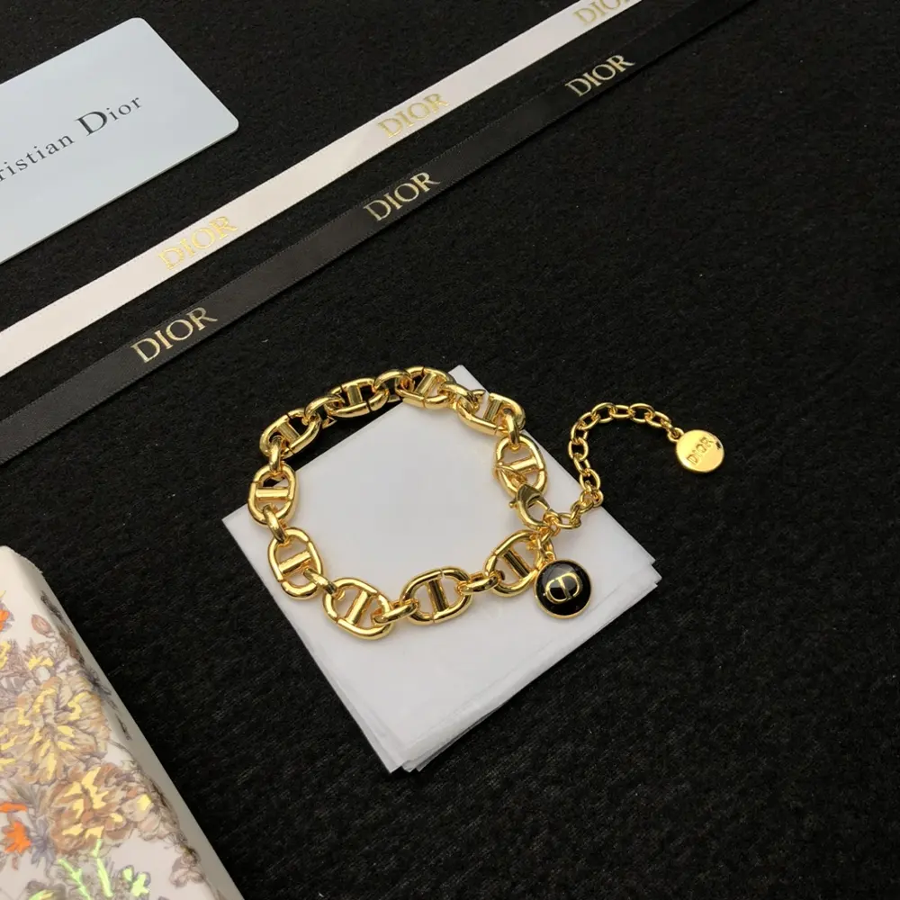 New DIOR bracelet Temperament and personality Hot sale Unique design Retro and avant-garde