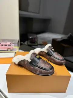 This pair of Louis Vuitton slippers is also very good looking