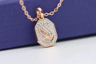 Swarovski Rose Gold Octagonal Diamond Swan Clavicle Necklace