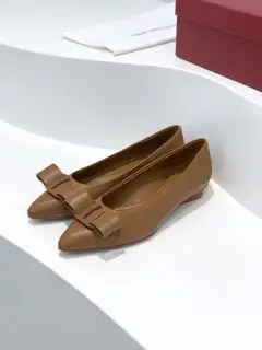 Salvatore Ferragamo Ferragamo catwalk style pointed shallow mouth Viva ballet shoes Really