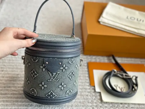 Louis Vuitton Card Holder