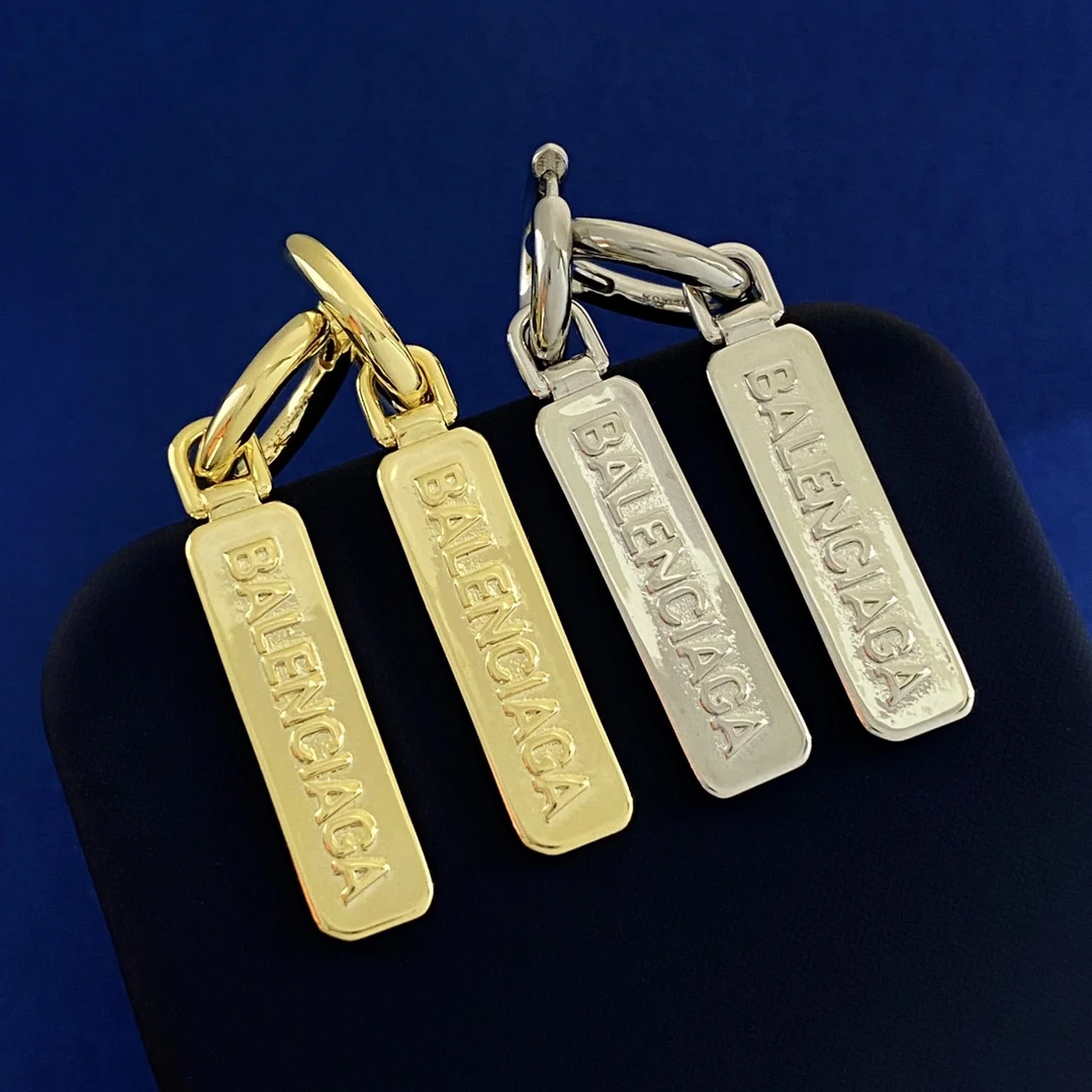 Balenciaga glossy metal texture three-dimensional letter tag circle removable two-way