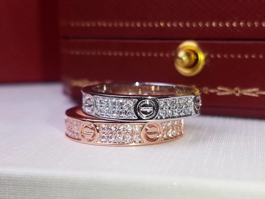 Cartier’s narrow version of the LOVE starry sky ring is more exquisite~ Such a beautiful