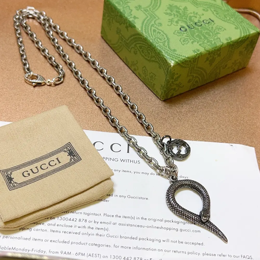 Gucci GucciThe latest chain is of a higher grade. The same classic style as the stars