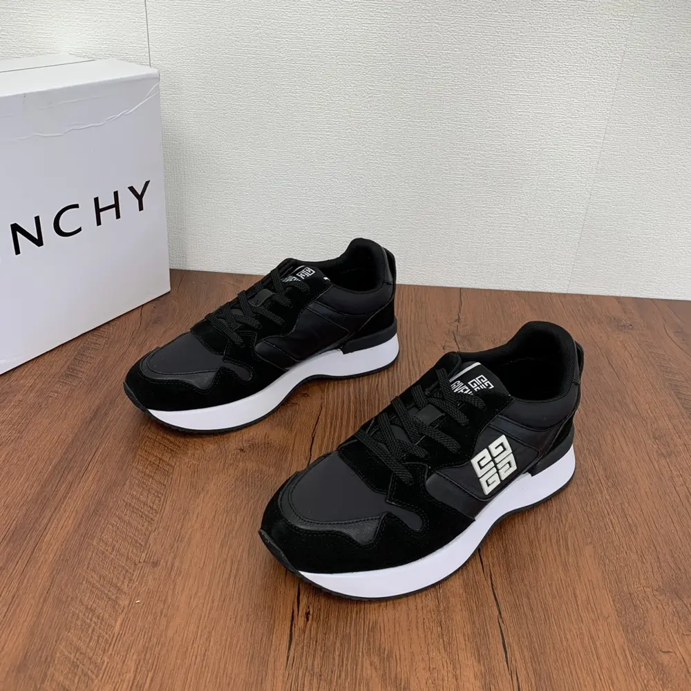 Givenchy men’s patchwork sneakers are shipped. Calfskin and suede leather are paired with