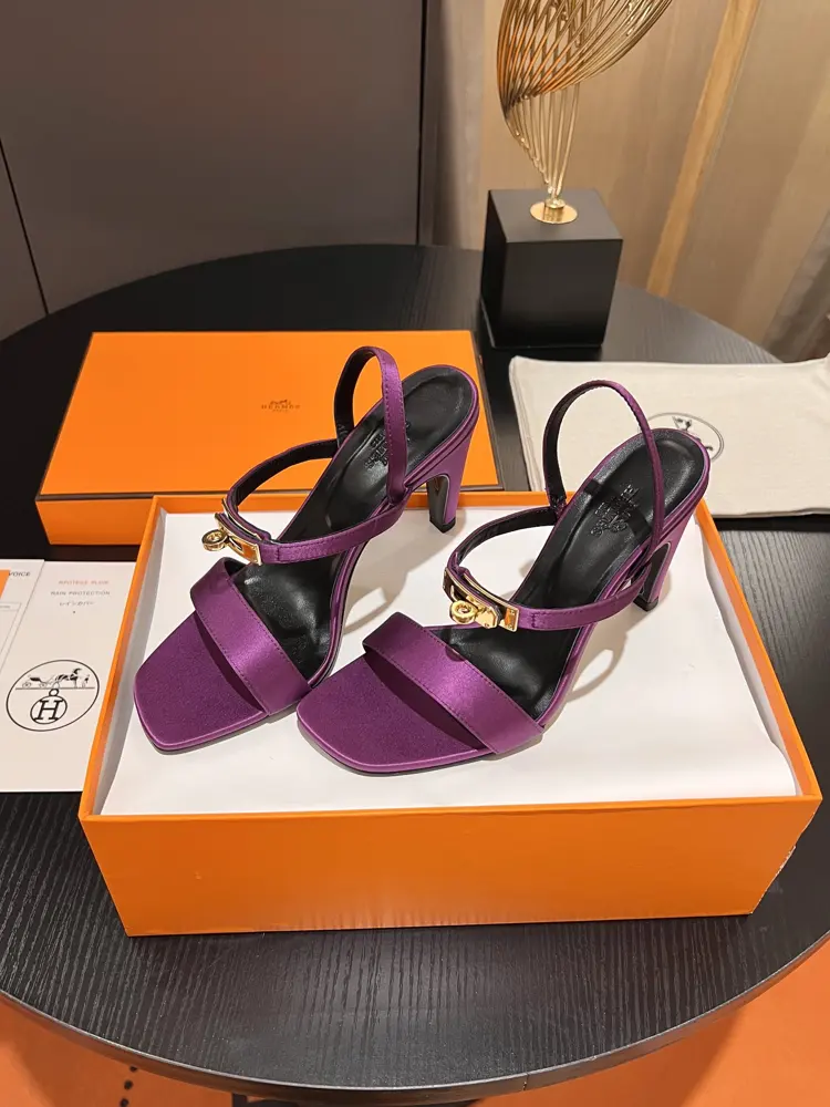 Continue the classic Hermes Classic H High Heel Sandal Series——————————Fashionable