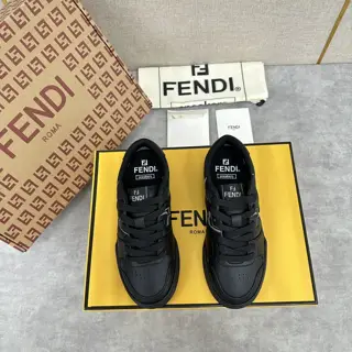 Fendi Retro Contrast Color Sneakers Fend* Match compact design sneakers with retro label on