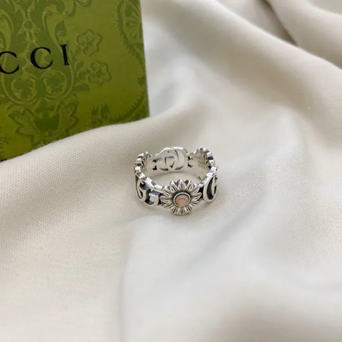 Gucci’s new double G flower pink shell ring