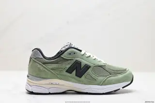 New Balance Using transfer cowhide leather combined with composite mesh upper M990JD3