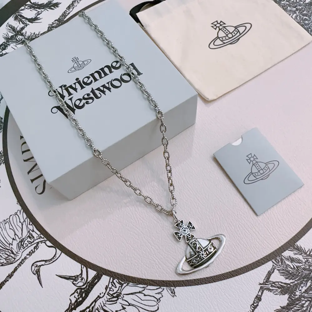 Vivienne Westwood Classic Large Saturn Necklace