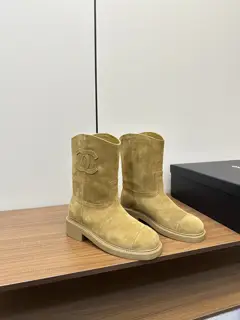 Chanel knight boots are really the representative of handsome fashion