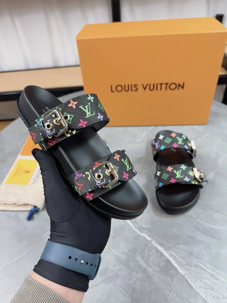 Louis Vuitton slippers Adjustable belt buckle design Full of beach style Original mold LV