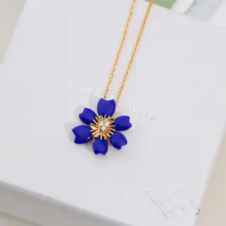 Van Cleef & Arpels Christmas Flower Necklace