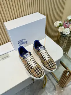 With mesh lining and checkered laces