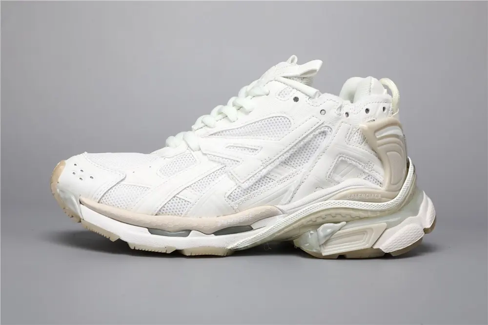Balenciaga Runner shows the designer Demna’s sports shoe style through details such as